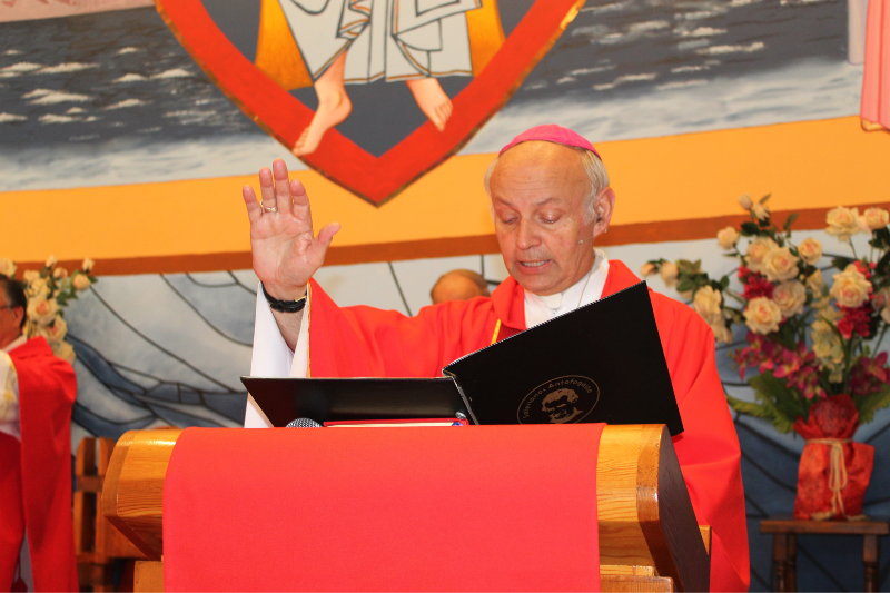 Estudiantes y adultos de Antofagasta recibieron sacramento de la Confirmación