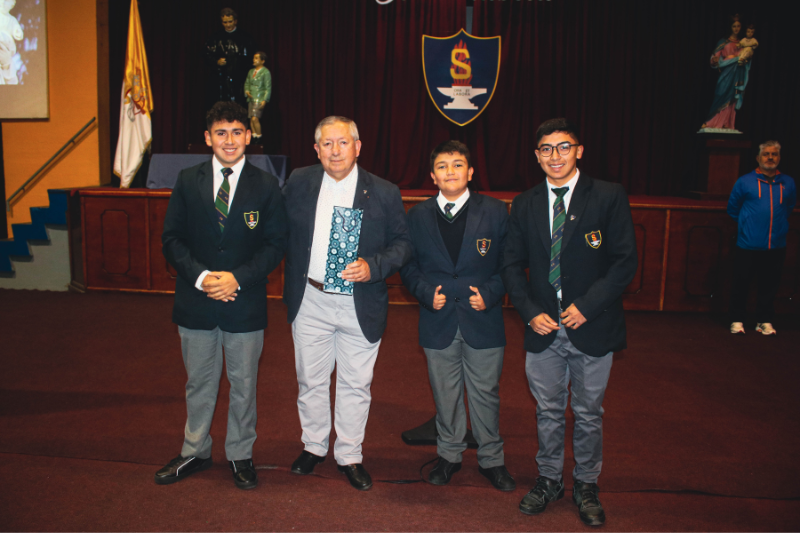 Salesianos Concepción realiza homenaje a educador Sergio Mondaca